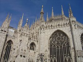 Catedral de Milão  135 agulhas fazem o acabamento das fachadas