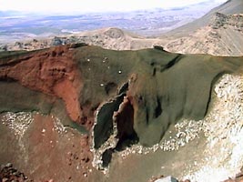 Red Crater: esta "língua" é um local por onde o vulcão Tongariro vomita sua lava quando entra em erupção