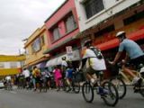 Bicicleta no trânsito:  O comportamento e os equipamentos que são necessários para garantir a segurança do ciclista nas ruas da cidade. 